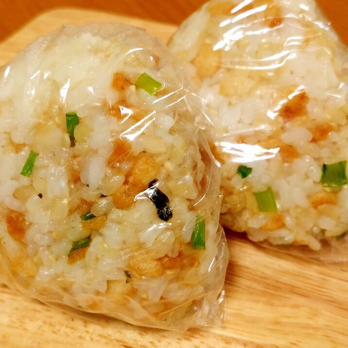 お弁当やお夜食に 天かすとネギのおにぎり レシピ 作り方 By Yomogimotir 楽天レシピ お弁当やお夜食に 天かすとネギのおにぎり レシピ 作り方 By Yomogimotir 楽天レシピ